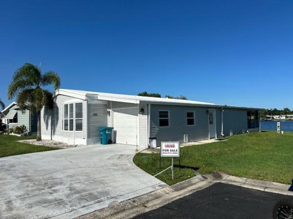1981 SCHU HS Mobile Home