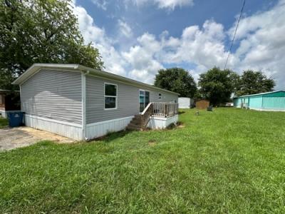 Photo 3 of 12 of home located at 501 Tami Ct Elizabethtown, KY 42701