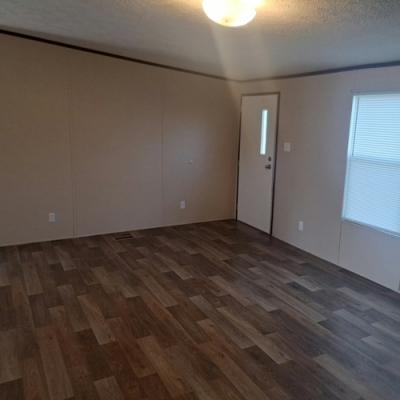 Photo 5 of 12 of home located at 501 Tami Ct Elizabethtown, KY 42701