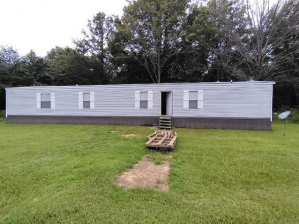 Photo 1 of 2 of home located at Infinity Home Center Llc 21191 Us 45 Alt Aberdeen, MS 39730