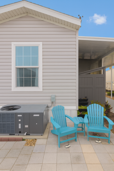Photo 4 of 25 of home located at 11911 66th Street Largo, FL 33713