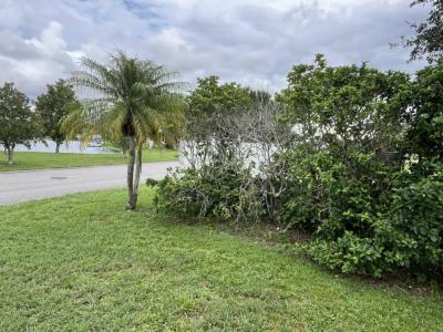 Photo 5 of 5 of home located at 1405 82nd Avenue, Site #68 Vero Beach, FL 32966