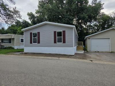Photo 3 of 21 of home located at 90 Thomas Lane #457 Chaska, MN 55318