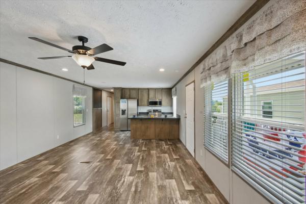 2025 Clayton 76 Grand Living  Home