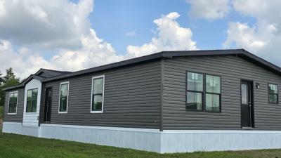 Mobile Home at 27484 Oregon Rd, Lot 197 Perrysburg, OH 43551