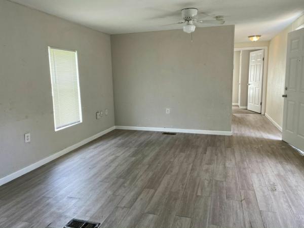 2005 Holly Park Inc Holly Park Manufactured Home