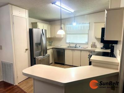Photo 4 of 26 of home located at 1025 Autumn Leaf Circle Wildwood, FL 34785