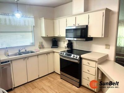 Photo 5 of 26 of home located at 1025 Autumn Leaf Circle Wildwood, FL 34785