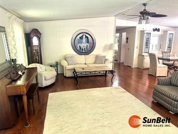 1990 HOM Mobile Home