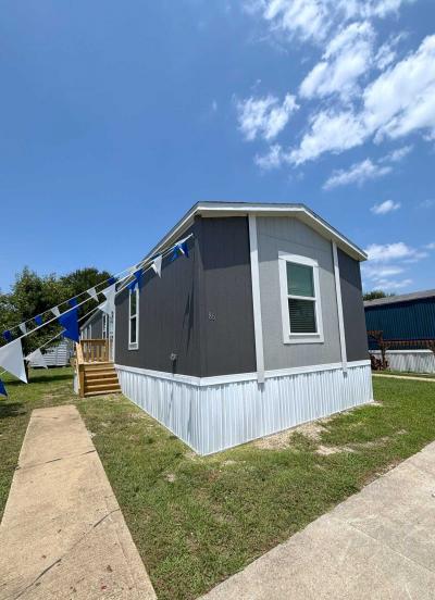 Mobile Home at 570 W Lawson Rd, Lot 86 Dallas, TX 75253