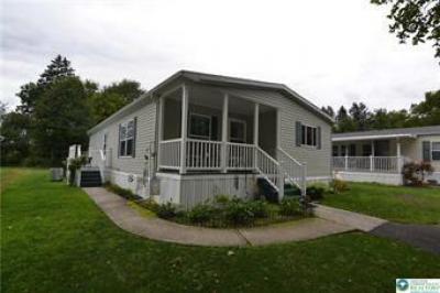Mobile Home at 4 Hickory Hills Drive Bath, PA 18014