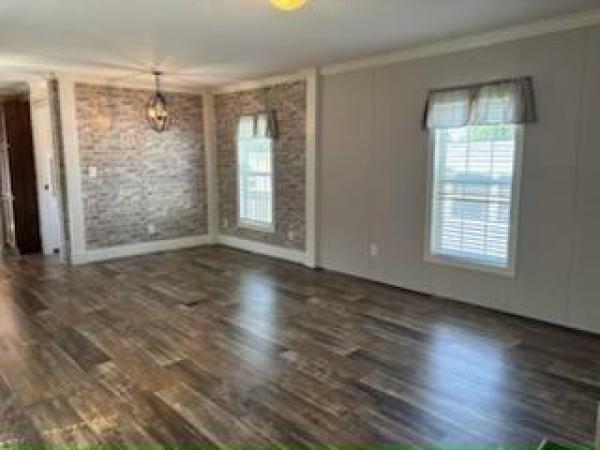 2022 Live Oak Homes Chestnut L-5562E-Oak Manufactured Home