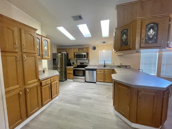 1999 SKYL 27x52 Mobile Home