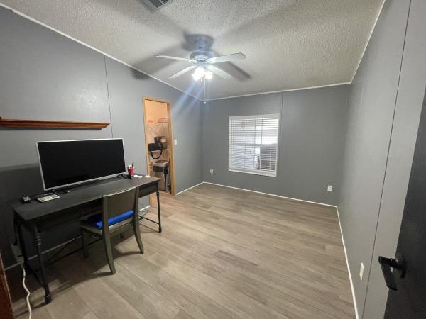 1999 SKYL 27x52 Mobile Home