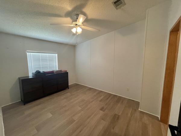 1999 SKYL 27x52 Mobile Home