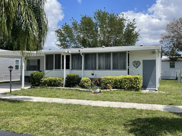 1999 SKYL 27x52 Mobile Home