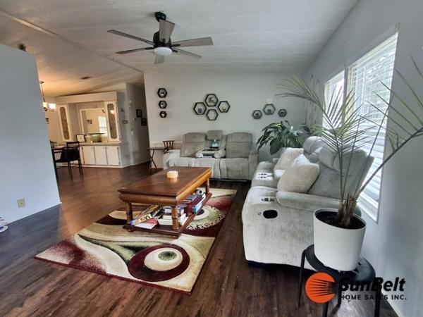 1986 Barrington Manufactured Home