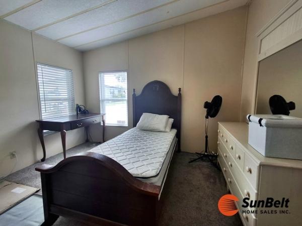 1986 Barrington Manufactured Home