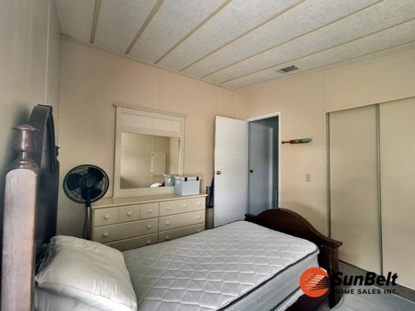 1986 Barrington Manufactured Home