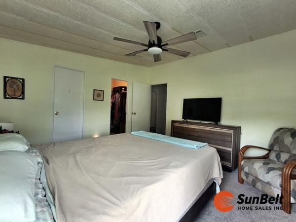 1986 Barrington Manufactured Home