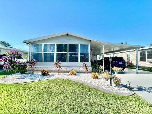 Photo 1 of 2 of home located at 235 Buttonwood Bay Sebring, FL 33875