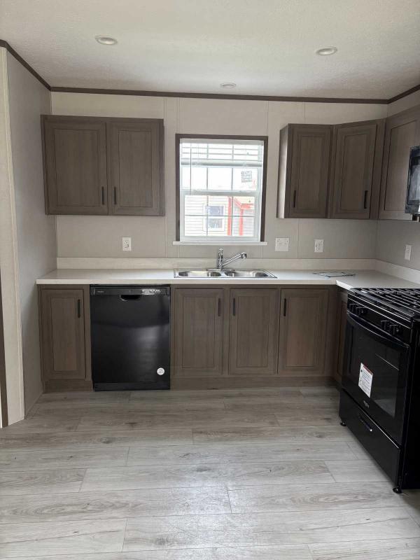 2024 Champion DAPB2444H32382 Manufactured Home