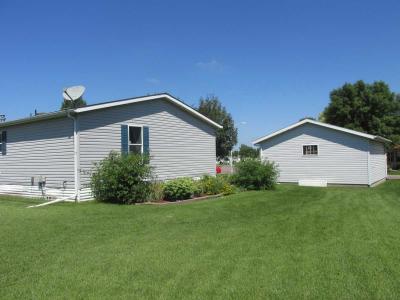 Photo 7 of 21 of home located at 6025 S. Canterbury Pl. Sioux Falls, SD 57106