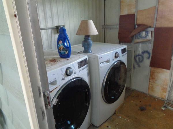 1980 TWIN Manufactured Home