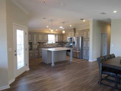 Photo 2 of 19 of home located at 835 Holly Hill Dr. Casselberry, FL 32707
