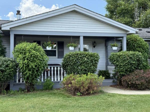 Photo 1 of 2 of home located at 1606 Turf Court Grayslake, IL 60030