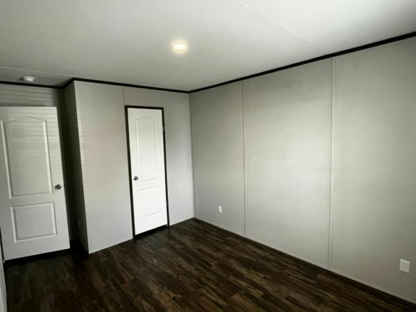 2024 Champion - Burleson Laredo Mobile Home