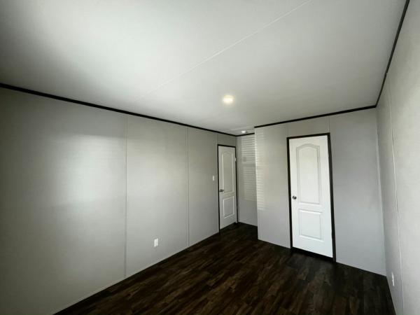 2024 Champion - Burleson Laredo Mobile Home