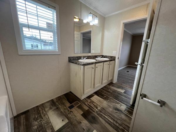 2019 Clayton Homes Inc Yes Mobile Home
