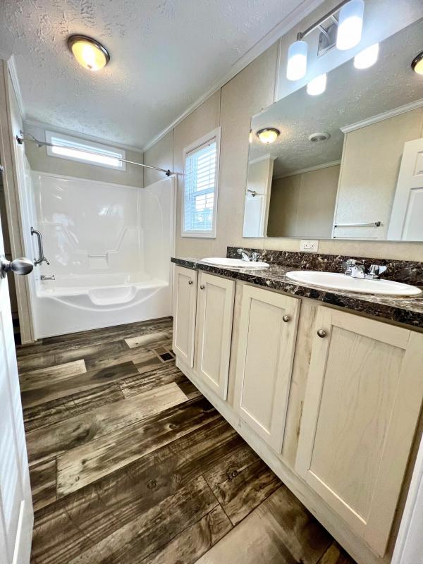 2019 Clayton Homes Inc Yes Mobile Home