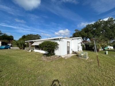 Photo 5 of 8 of home located at 327 Gardenia Fruitland Park, FL 34731