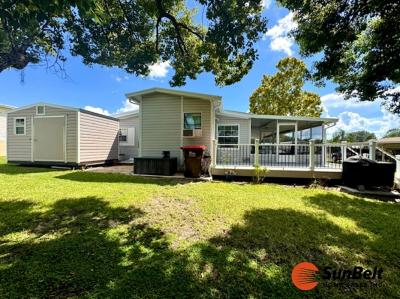 Photo 3 of 76 of home located at 9701 E Hwy 25 Lot 120 Belleview, FL 34420