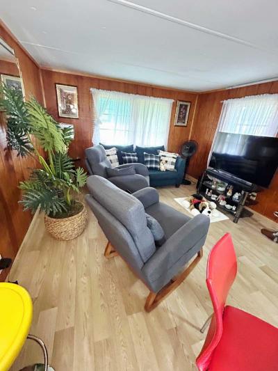 Photo 4 of 14 of home located at 5151 4th St N Saint Petersburg, FL 33703