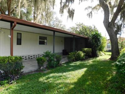 Photo 3 of 28 of home located at 3800 Oakcrest Lane Zephyrhills, FL 33541