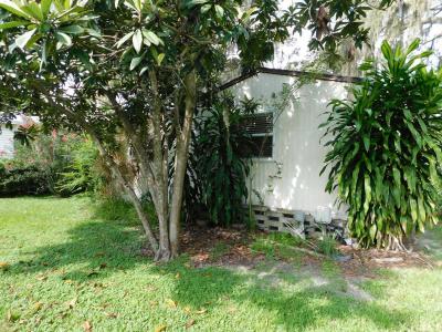 Photo 4 of 28 of home located at 3800 Oakcrest Lane Zephyrhills, FL 33541