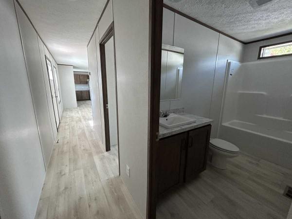 2024 Commodore Mobile Home