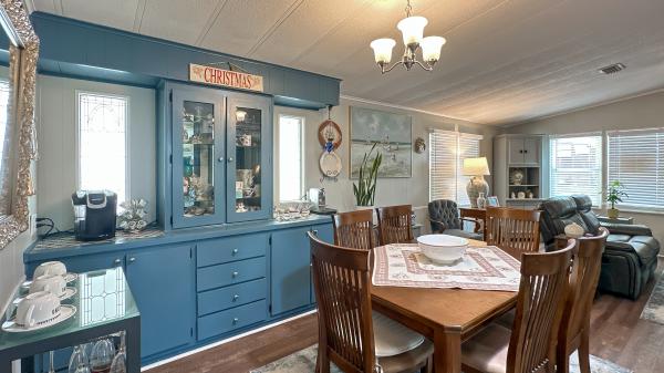 1987 Home By Wellington 752-FL-6 Mobile Home