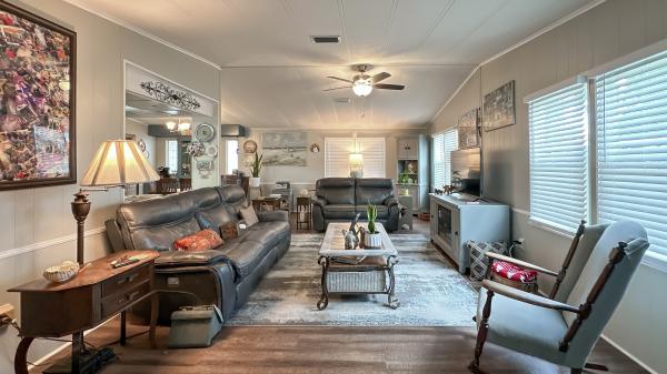 1987 Home By Wellington 752-FL-6 Mobile Home