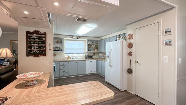 1987 Home By Wellington 752-FL-6 Mobile Home