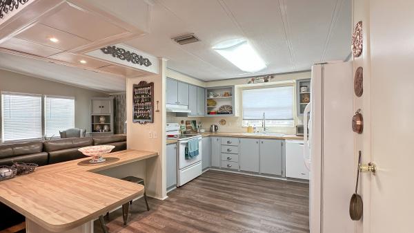 1987 Home By Wellington 752-FL-6 Mobile Home