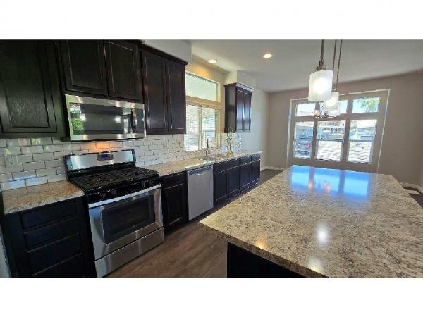 2017 Champion Home Builders Kingsbrook Silvercrest Manufactured Home
