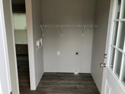 Photo 5 of 10 of home located at 1054 South Park Drive Brookfield, OH 44403