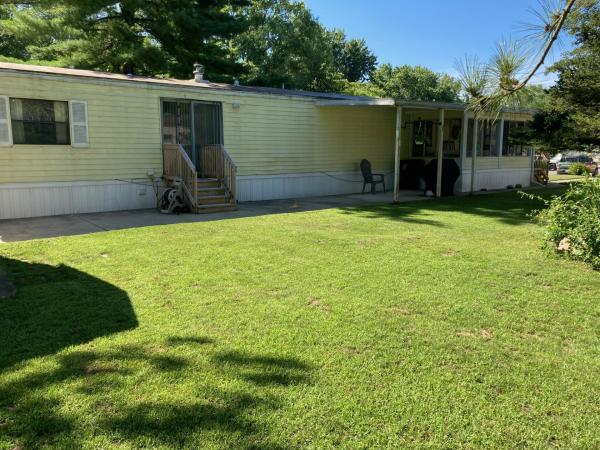 1986 Holly Park mobile Home