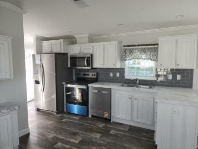Photo 2 of 19 of home located at 43 Lake Griffin Dr. Fruitland Park, FL 34731