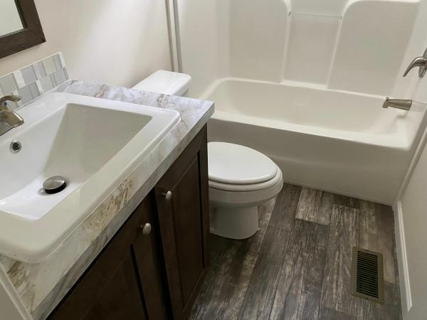 2021 Clayton Homes Inc Community Series Mobile Home