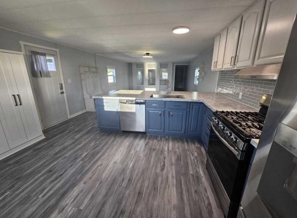 1982 Bonnavilla Manufactured Home